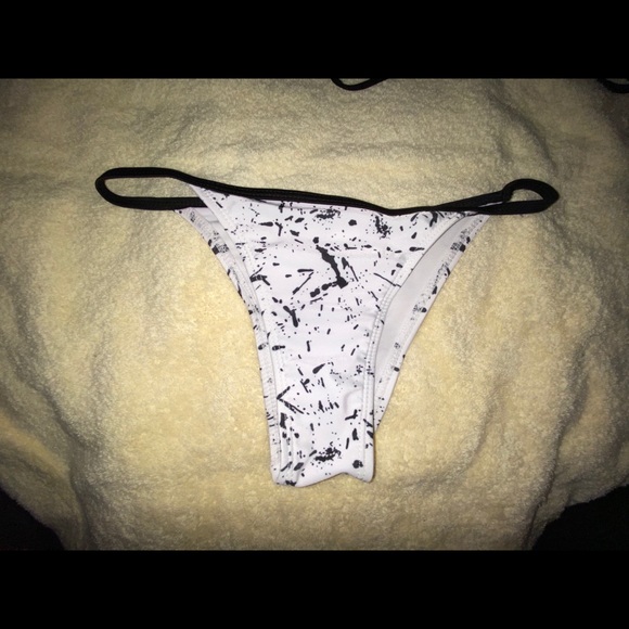 Bikini - Picture 4 of 5